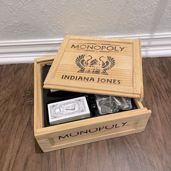 Indiana Jones Monopoly wooden storage box game set - Picture 4 of 6